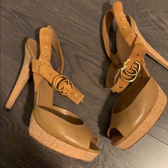 Gucci mustard yellow heels with gold hardware - Picture 2 of 7